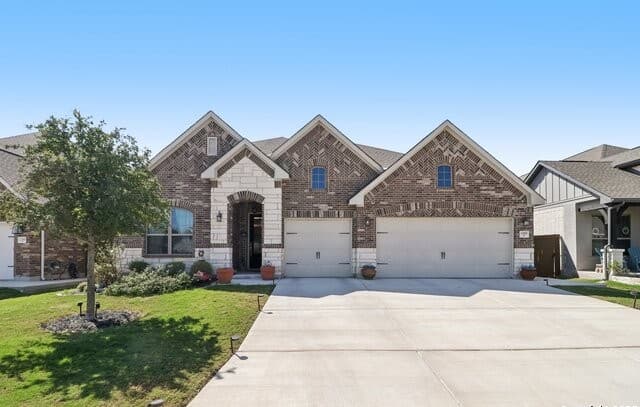 4-bedroom rental at 12550 Silver Gate in San Antonio, TX — photo 4