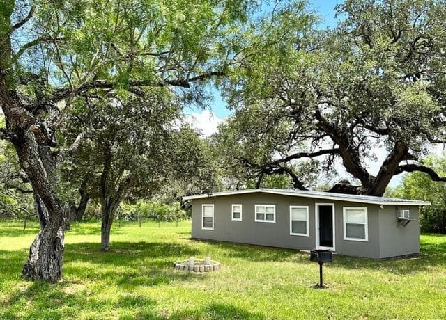1-bedroom rental at 5515 Fm 462 in Moore, TX — photo 3