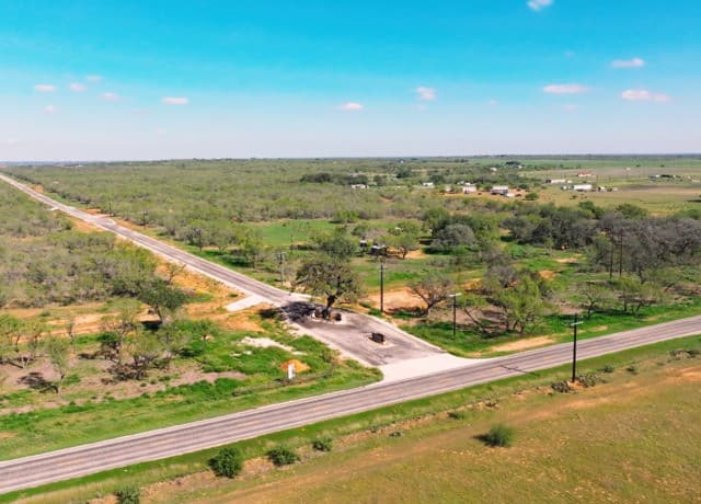 rental at 3 ACRES Cr 2644 in Moore, TX — photo 4