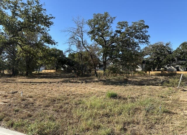 rental at 124 Chinaberry in La Vernia, TX — photo 3