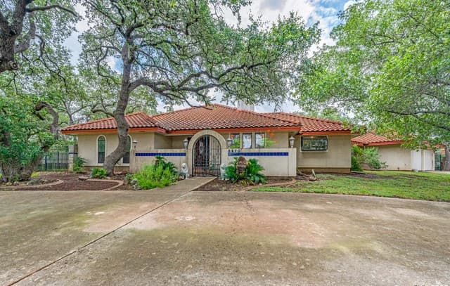 3-bedroom home for sale at 8470 Park Lane Dr in San Antonio TX