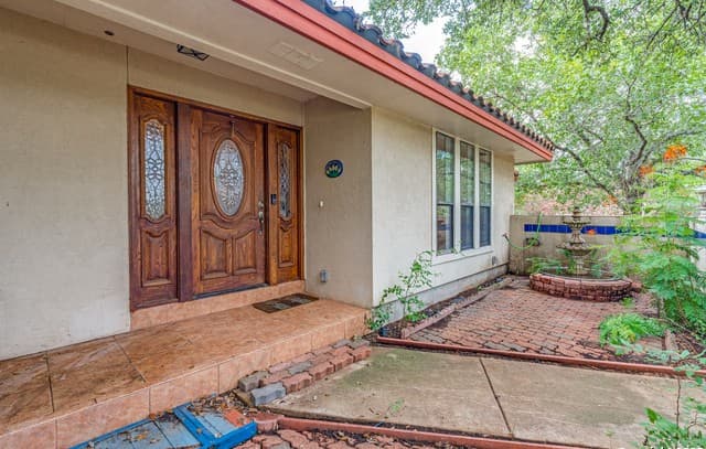 Home for sale at 8470 Park Lane Dr in San Antonio, TX — photo 5