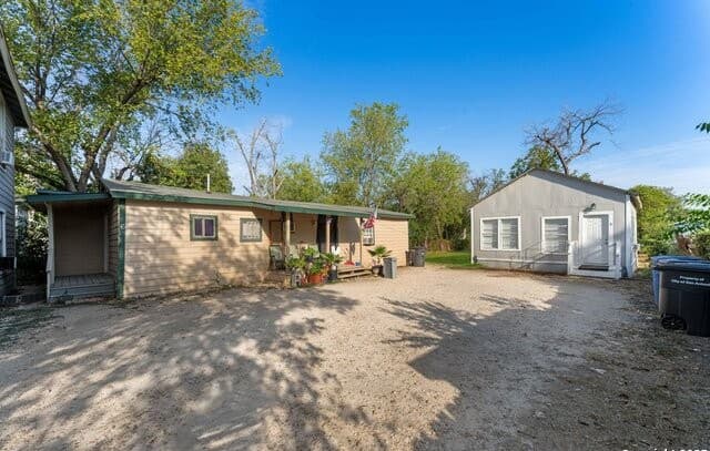 rental at 403 Terrell Ave in San Antonio, TX — photo 5