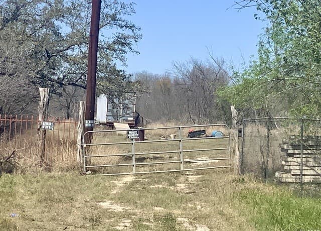rental at 6723 W Commerce in San Antonio, TX — photo 4