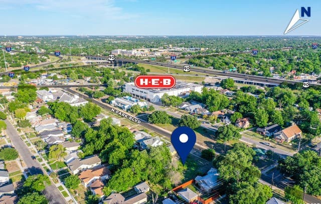 rental at 255 N Park Blvd in San Antonio, TX — photo 2