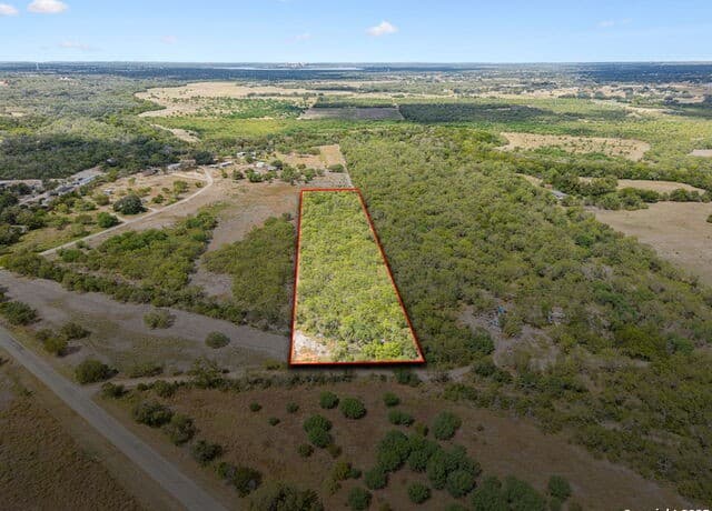 rental at 3808 County Road 128 in Floresville, TX — photo 2