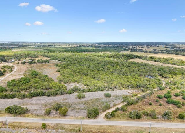 rental at 3808 County Road 128 in Floresville, TX — photo 5