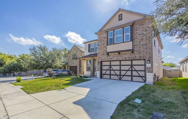 5-bedroom rental at 6538 Wind Trce in San Antonio, TX — photo 2