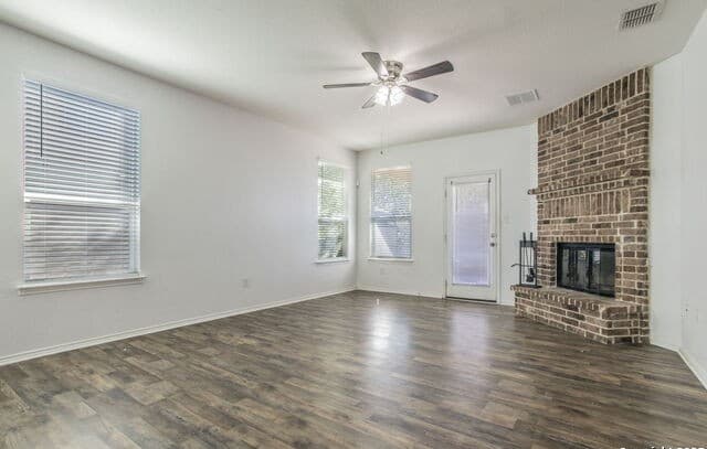 5-bedroom rental at 6538 Wind Trce in San Antonio, TX — photo 3