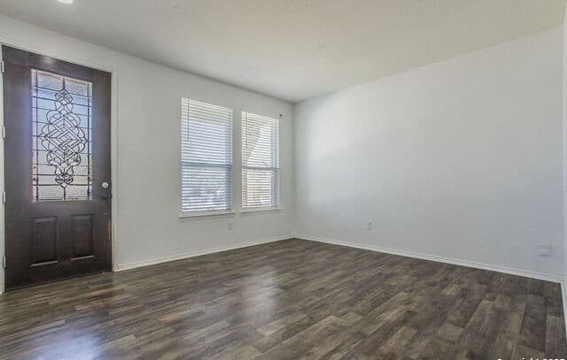 5-bedroom rental at 6538 Wind Trce in San Antonio, TX — photo 5