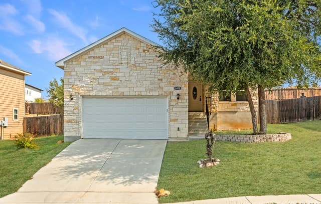 3-bedroom rental at 6610 Woodstock in San Antonio, TX — photo 1
