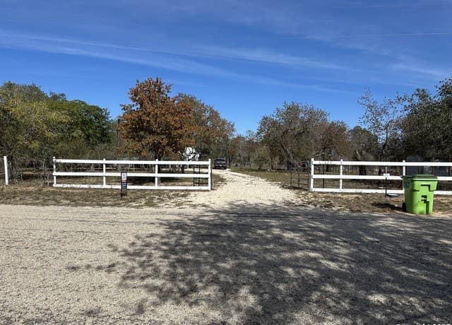 rental at 235 E King Phillips in Poteet, TX — photo 1