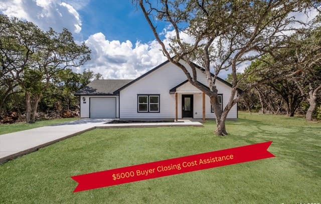2-bedroom rental at 432 Canyon Lake Dr in Bandera, TX — photo 1