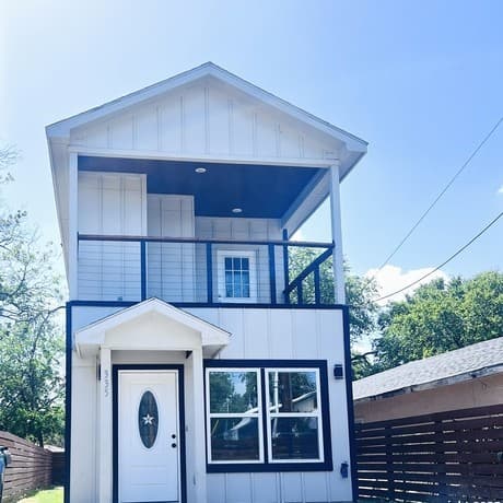 3-bedroom rental at 335 S San Eduardo in San Antonio, TX — photo 2