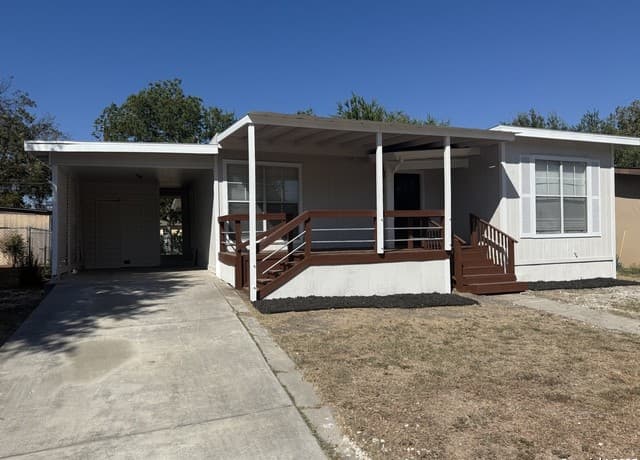 3-bedroom rental at 223 Adrian in San Antonio, TX — photo 1