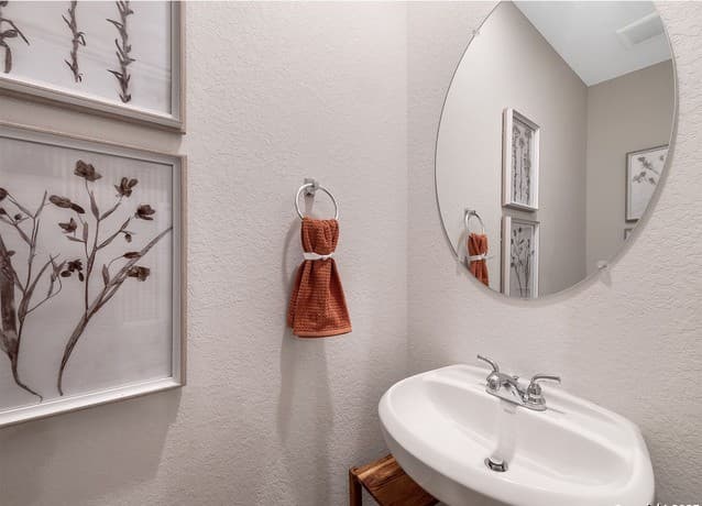 3-bedroom rental at 8532 Frostwood Heights in San Antonio, TX — photo 3