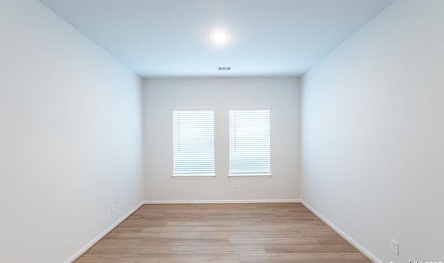 3-bedroom rental at 8528 Frostwood Heights in San Antonio, TX — photo 5