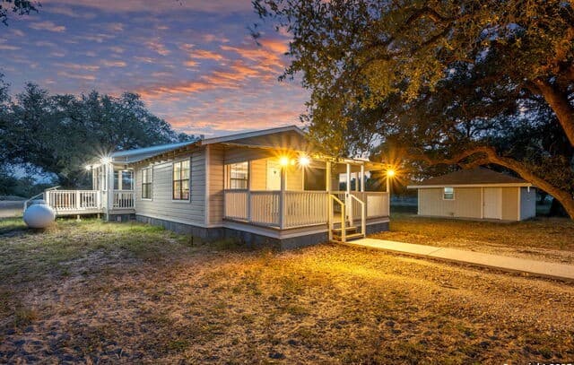 2-bedroom rental at 2605 Schuettig Rd in Poteet, TX — photo 3
