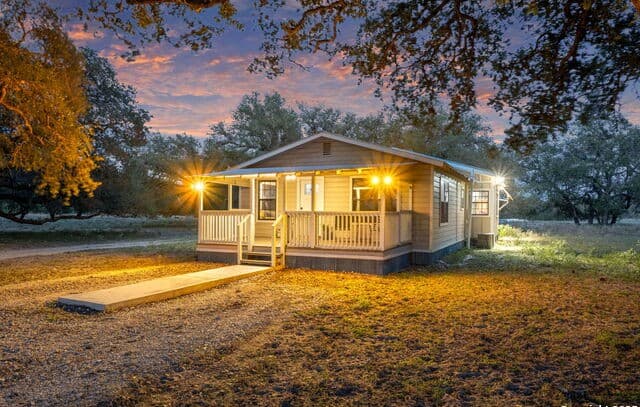 2-bedroom rental at 2605 Schuettig Rd in Poteet, TX — photo 4