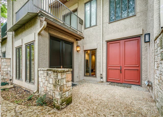 3-bedroom rental at 8000 Donore Unit 11 in San Antonio, TX — photo 1