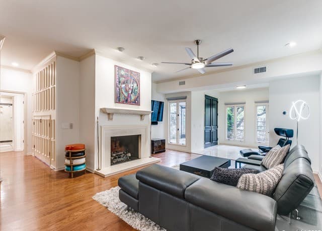 3-bedroom rental at 8000 Donore Unit 11 in San Antonio, TX — photo 2