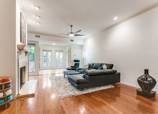 3-bedroom rental at 8000 Donore Unit 11 in San Antonio, TX — photo 3