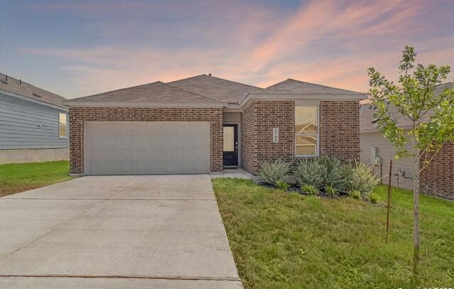 3-bedroom rental at 5708 Basil Chase in St Hedwig, TX — photo 2