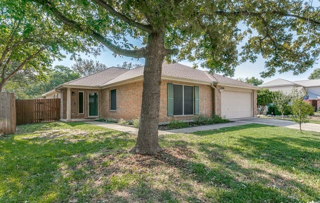 3-bedroom rental at 14318 Markham Ln in San Antonio, TX — photo 2