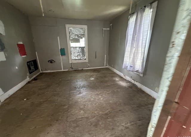 2-bedroom rental at 705 Paso Hondo in San Antonio, TX — photo 3