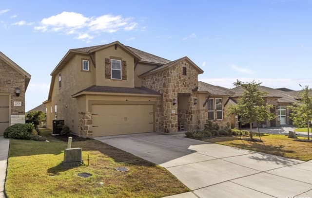 4-bedroom rental at 22924 Grande Vista in San Antonio, TX — photo 2