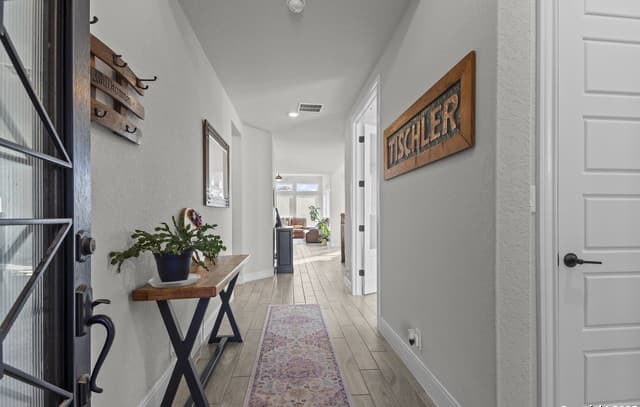4-bedroom rental at 22924 Grande Vista in San Antonio, TX — photo 5