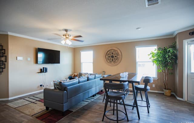 3-bedroom rental at 5535 Rosillo Chase in San Antonio, TX — photo 3