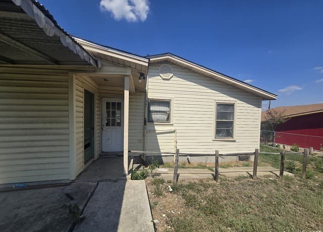 3-bedroom rental at 2522 Schley in San Antonio, TX — photo 2