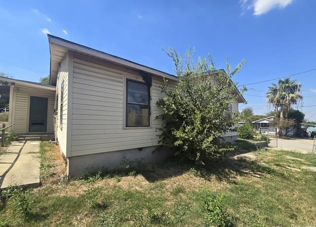 3-bedroom rental at 2522 Schley in San Antonio, TX — photo 3