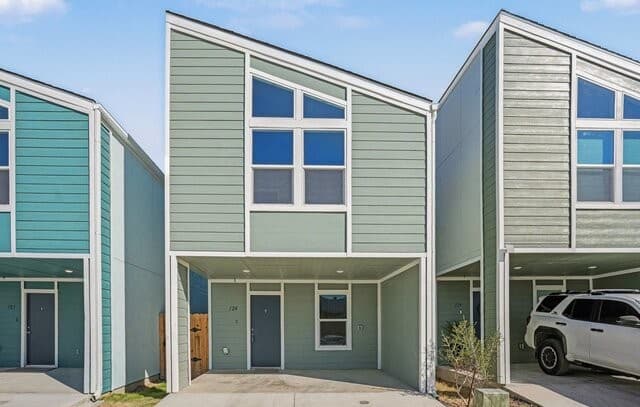 3-bedroom rental at 218 Bushnell in San Antonio, TX — photo 1