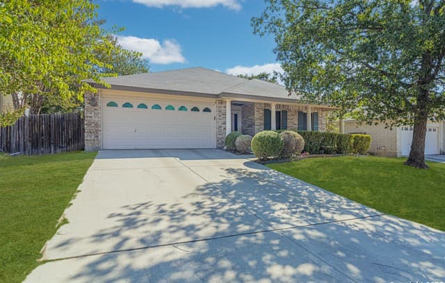 3-bedroom rental at 1140 Lion Way in San Antonio, TX — photo 2