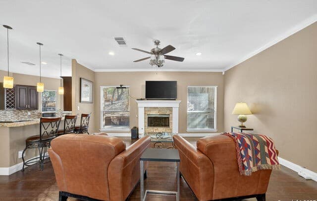 3-bedroom rental at 6718 Grove Creek Dr in San Antonio, TX — photo 5