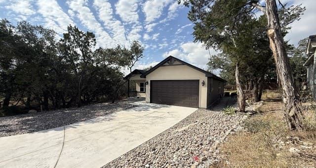 3-bedroom rental at 124 Lookout Ct in Spring Branch, TX — photo 3