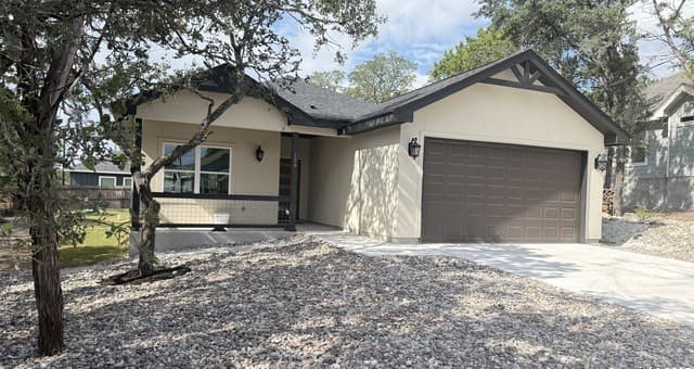 3-bedroom rental at 124 Lookout Ct in Spring Branch, TX — photo 4