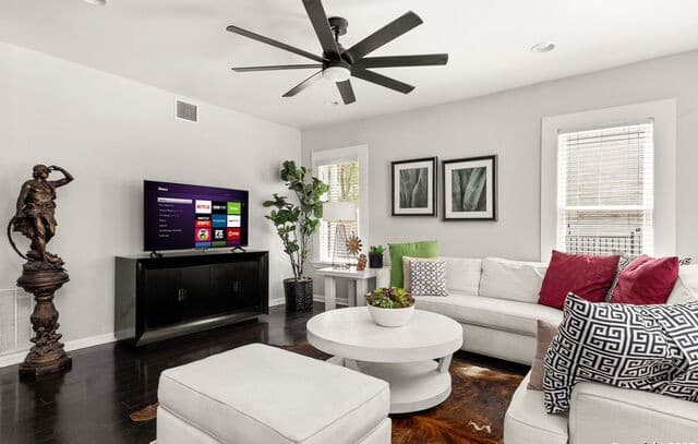 3-bedroom rental at 500 Kendall in San Antonio, TX — photo 1