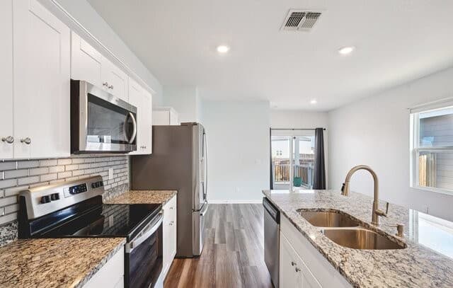 3-bedroom rental at 14359 Elkhorn in San Antonio, TX — photo 4
