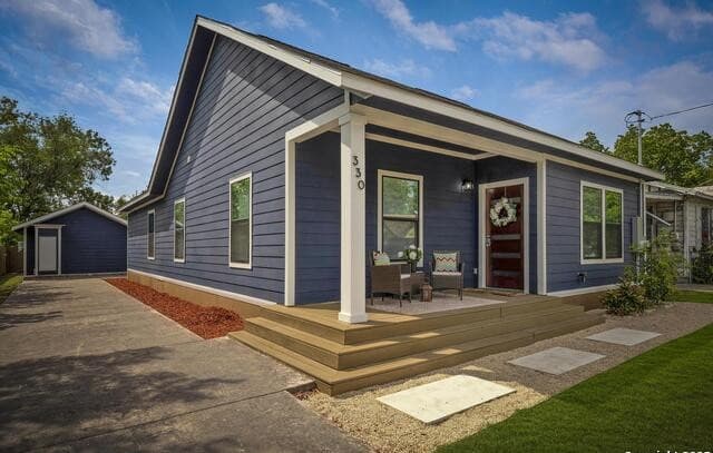 4-bedroom rental at 330 Walton Ave in San Antonio, TX — photo 4