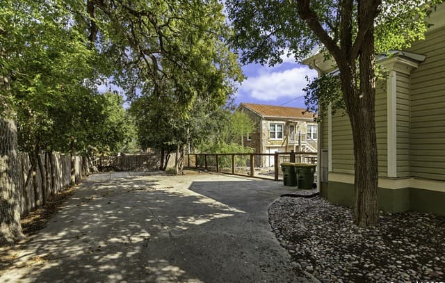 3-bedroom rental at 406 Tilden in Kenedy, TX — photo 3