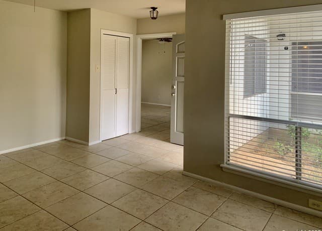 3-bedroom rental at 5711 Gillis in San Antonio, TX — photo 5