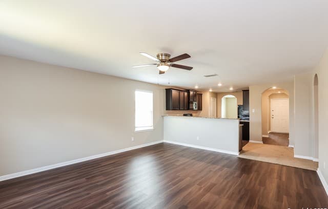 3-bedroom rental at 3215 Rosalind Way in San Antonio, TX — photo 5