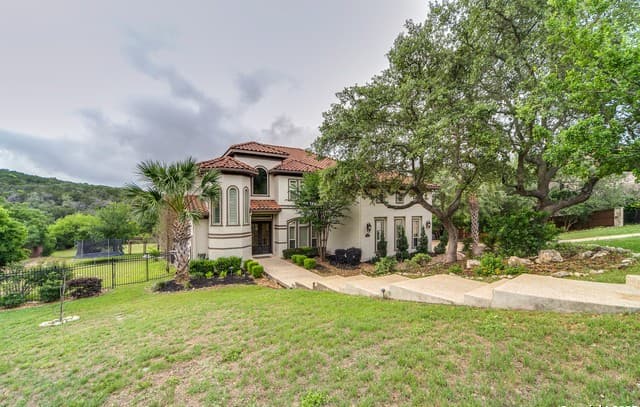 5-bedroom rental at 718 Ruidosa Downs in Helotes, TX — photo 3