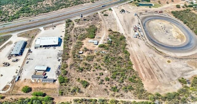 rental at 215859 Ih 37 in Pleasanton, TX — photo 2