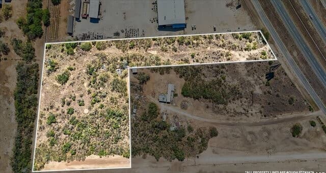 rental at 215859 Ih 37 in Pleasanton, TX — photo 3