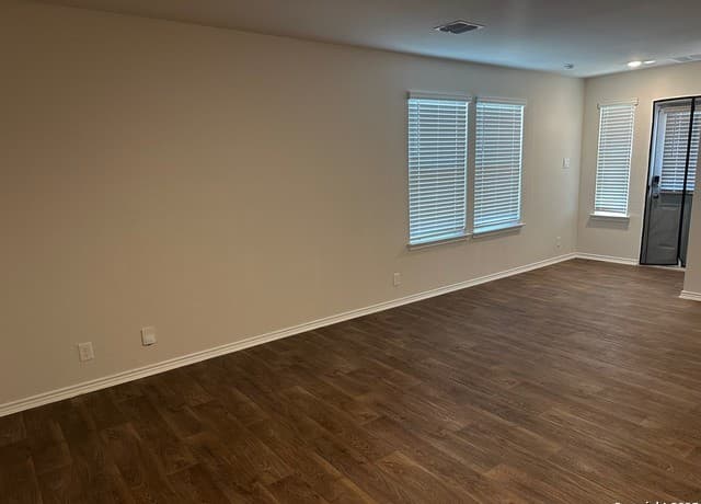 4-bedroom rental at 13818 Guffey in San Antonio, TX — photo 2