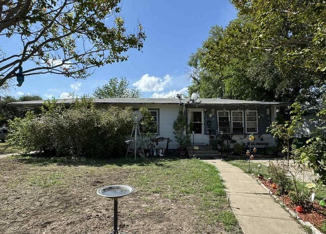 rental at 322 S Audubon in San Antonio, TX — photo 1